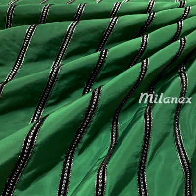 tkanina pikowana zdobiona zielona