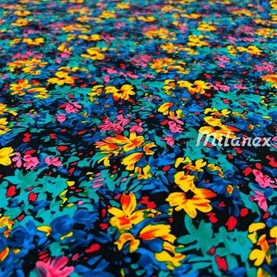 Tkanina wiskozowa drobne kolorowe kwiatki łączka nr09