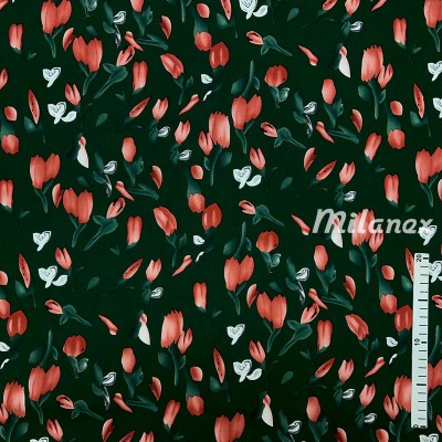 tkanina wiskozowa czerwone tulipany na zielonym tle