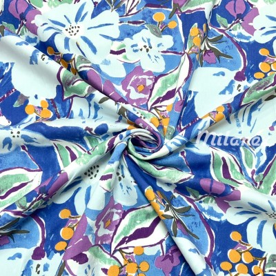 tkanina wiskozowa malowane  fioletowe i niebieskie kwiaty