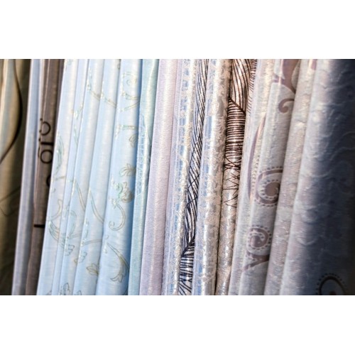 wybór materiałów na zasłony - praktyczność i estetyka